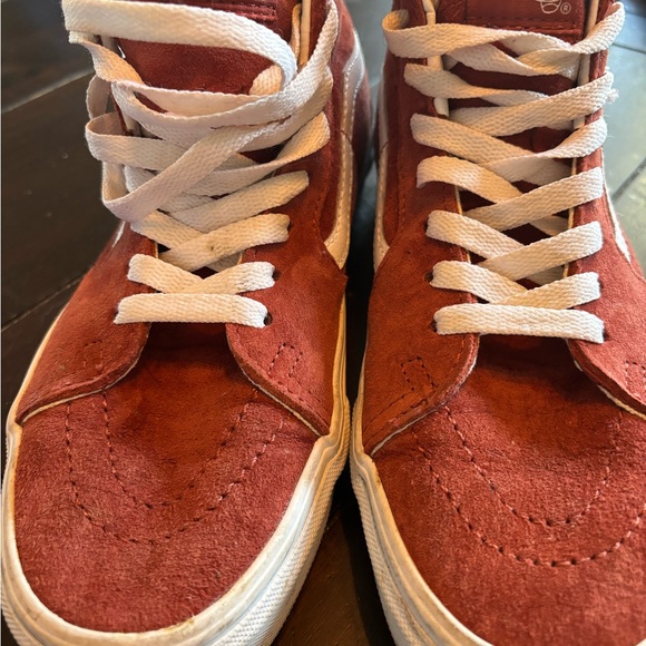 High-Top Sneakers in Rust and White - Picture 5 of 8